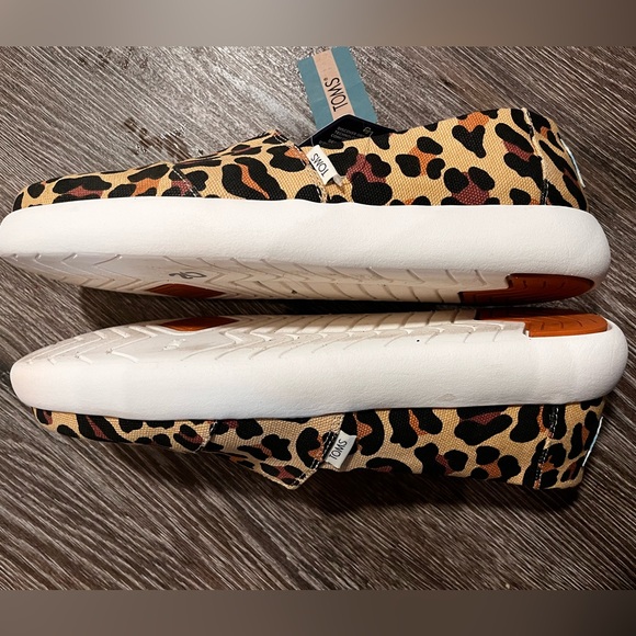 Women  (9.5) NWT TOMS Alpargata Mallow Beige XL Classic Leopard Print Shoes - Picture 6 of 10